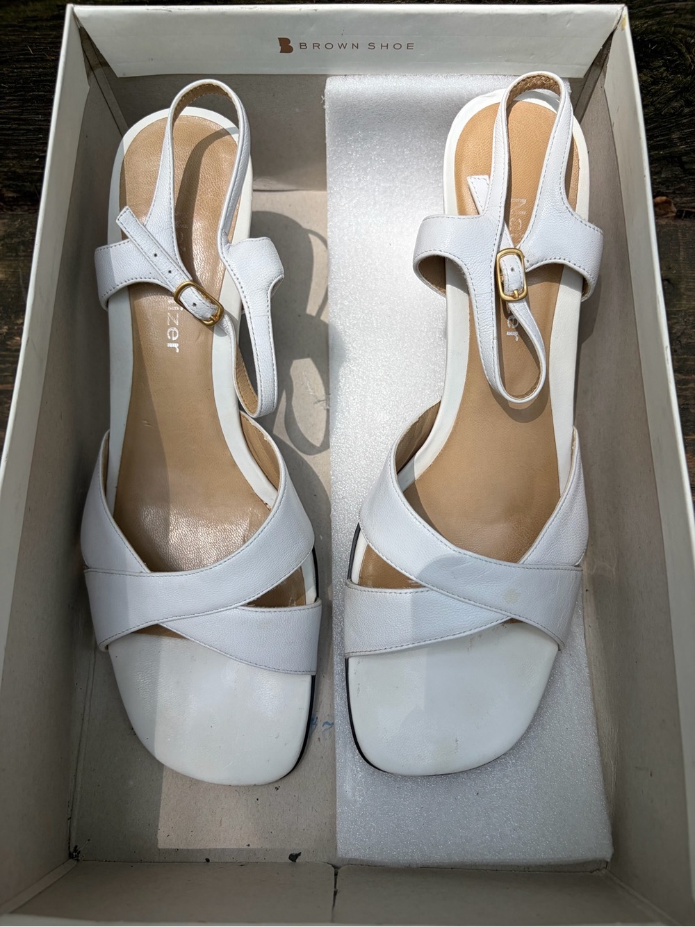 Naturalizer Milly White Leather Slingback Sandals with Gold Buckle